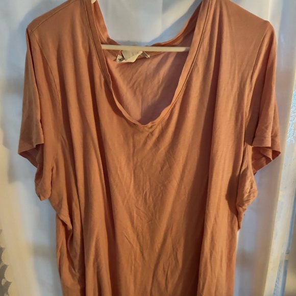 2 -In Every Story 2x tops sleeveless with buttons and bell like sleeves on it - Picture 11 of 14